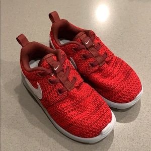 Boys Nike sneaker red